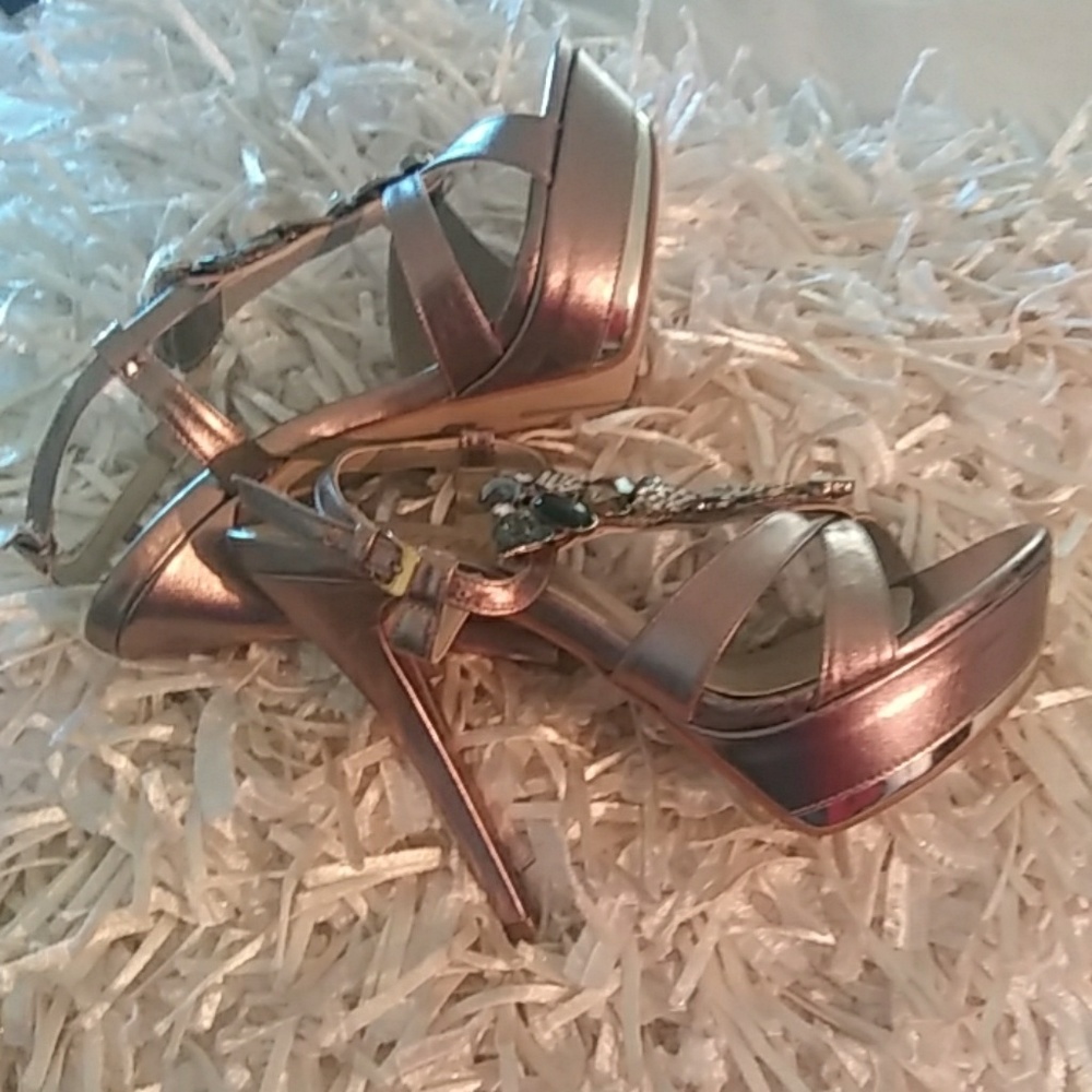 Shoes - Picture 5 of 6